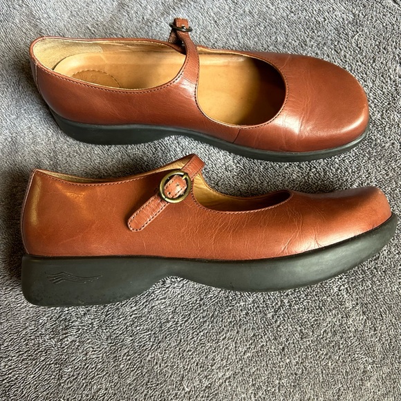 Dansko Shoes - DANSKO brown leather flat Mary Janes. EU size 40 / US size 9.5